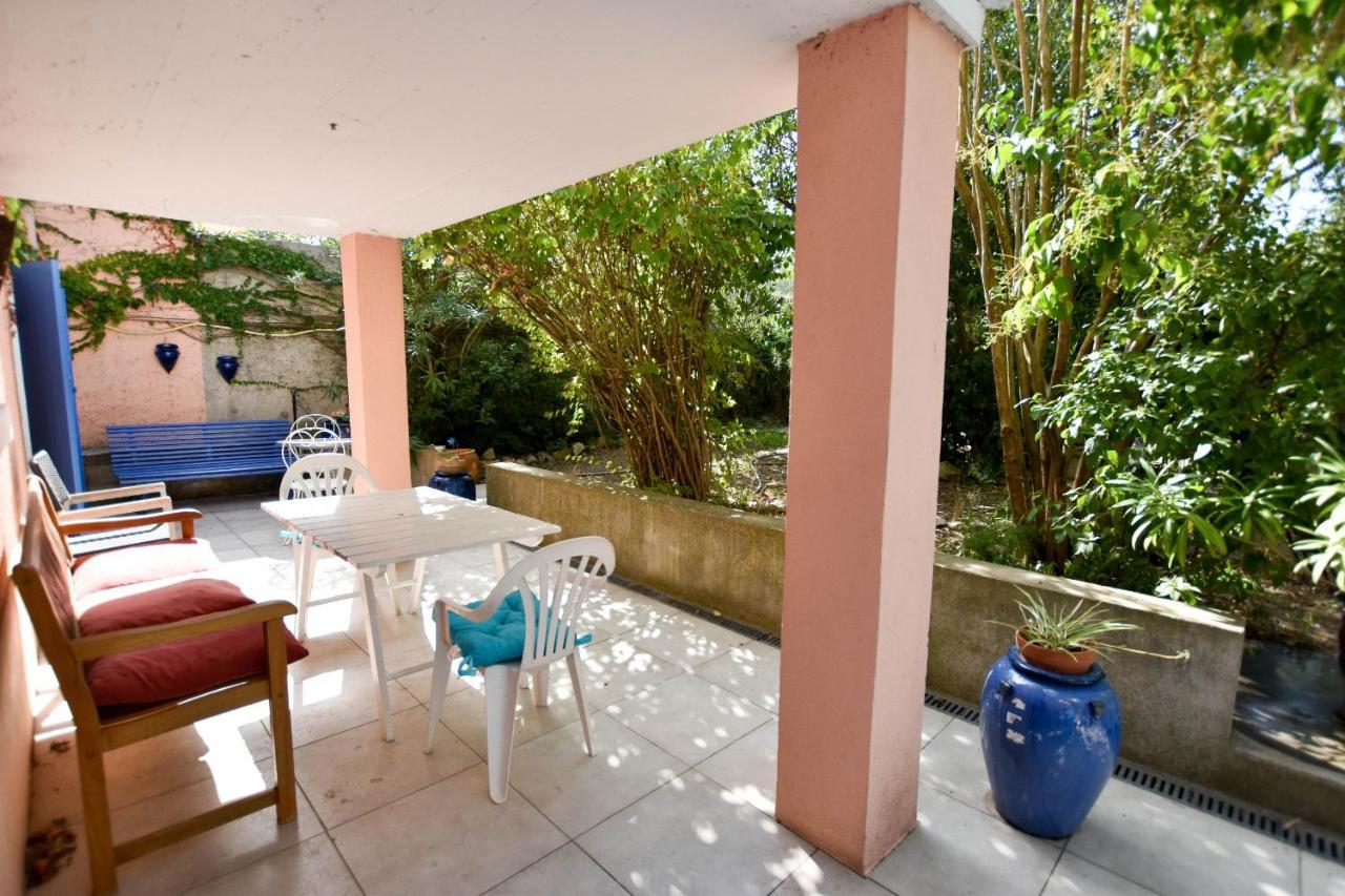 Moulin Rose, Parking - Jardin Arles